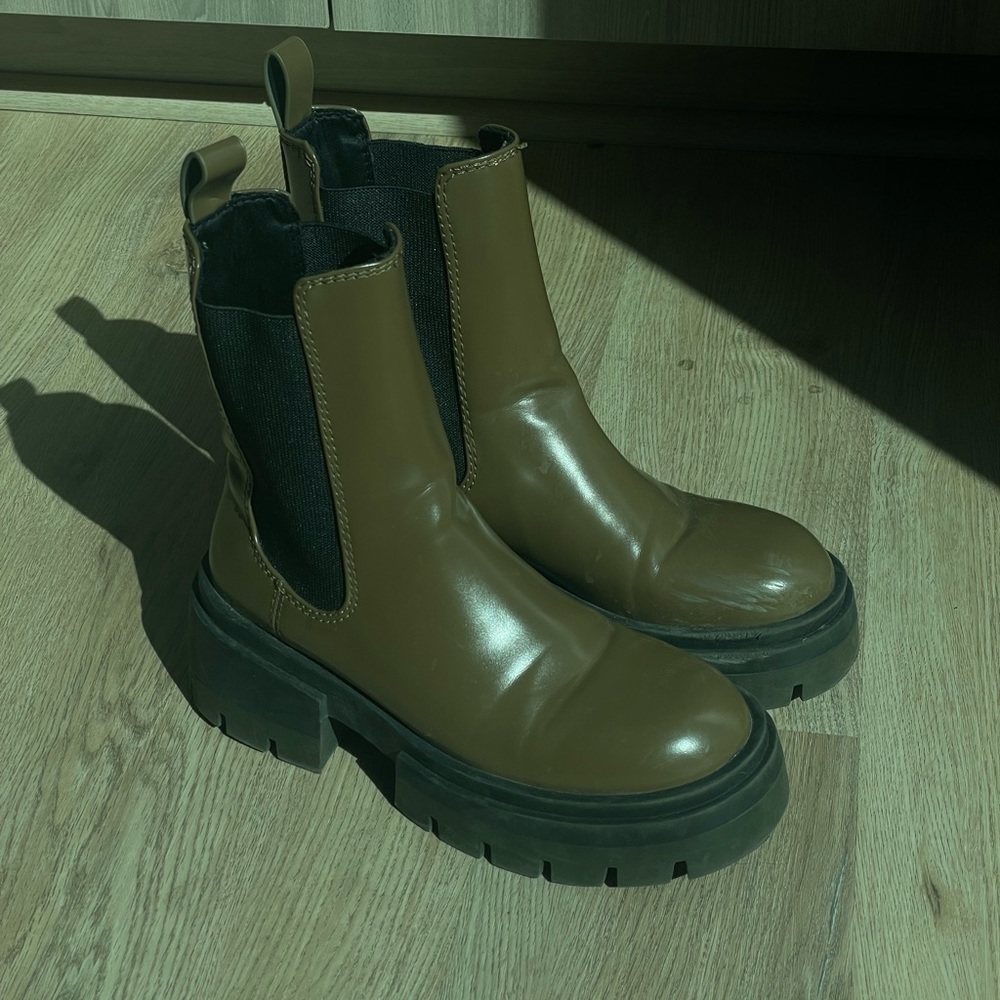 Chelsea Boot - Picture 3 of 8